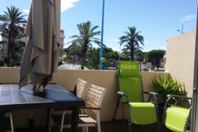 Beau T2 climatisé avec terrasse 100m plage
